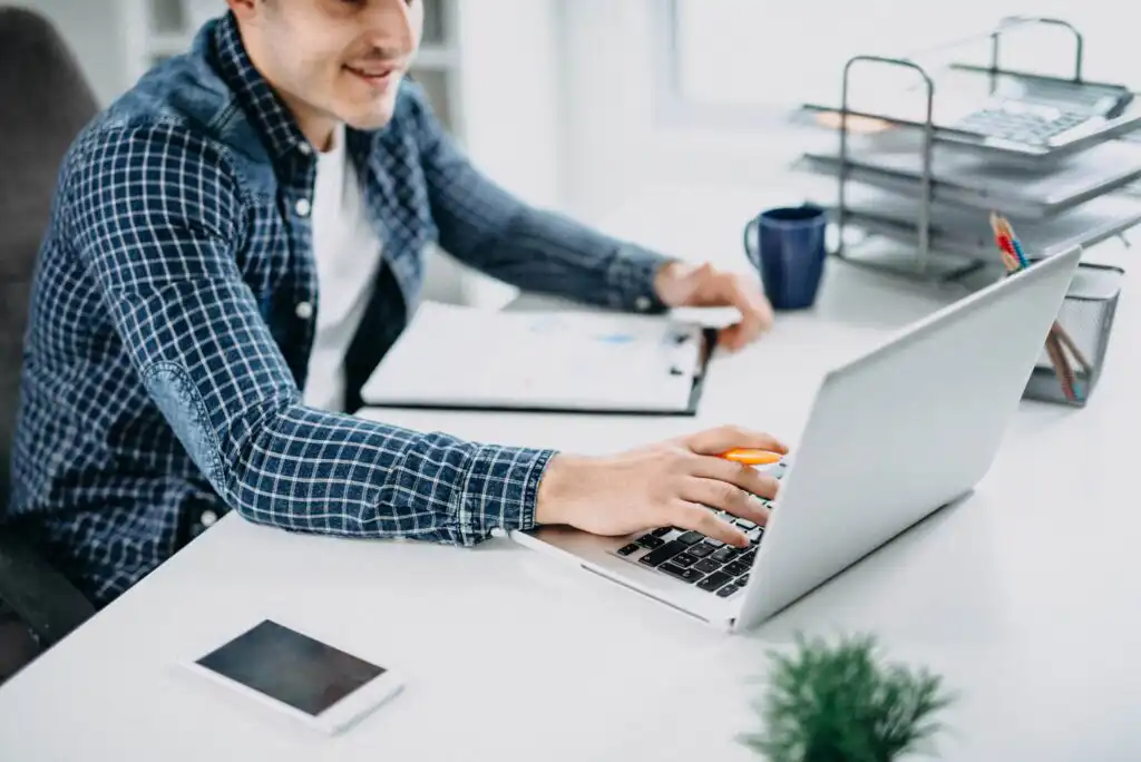 Leading vs. Lagging Indicators – What’s the Difference?